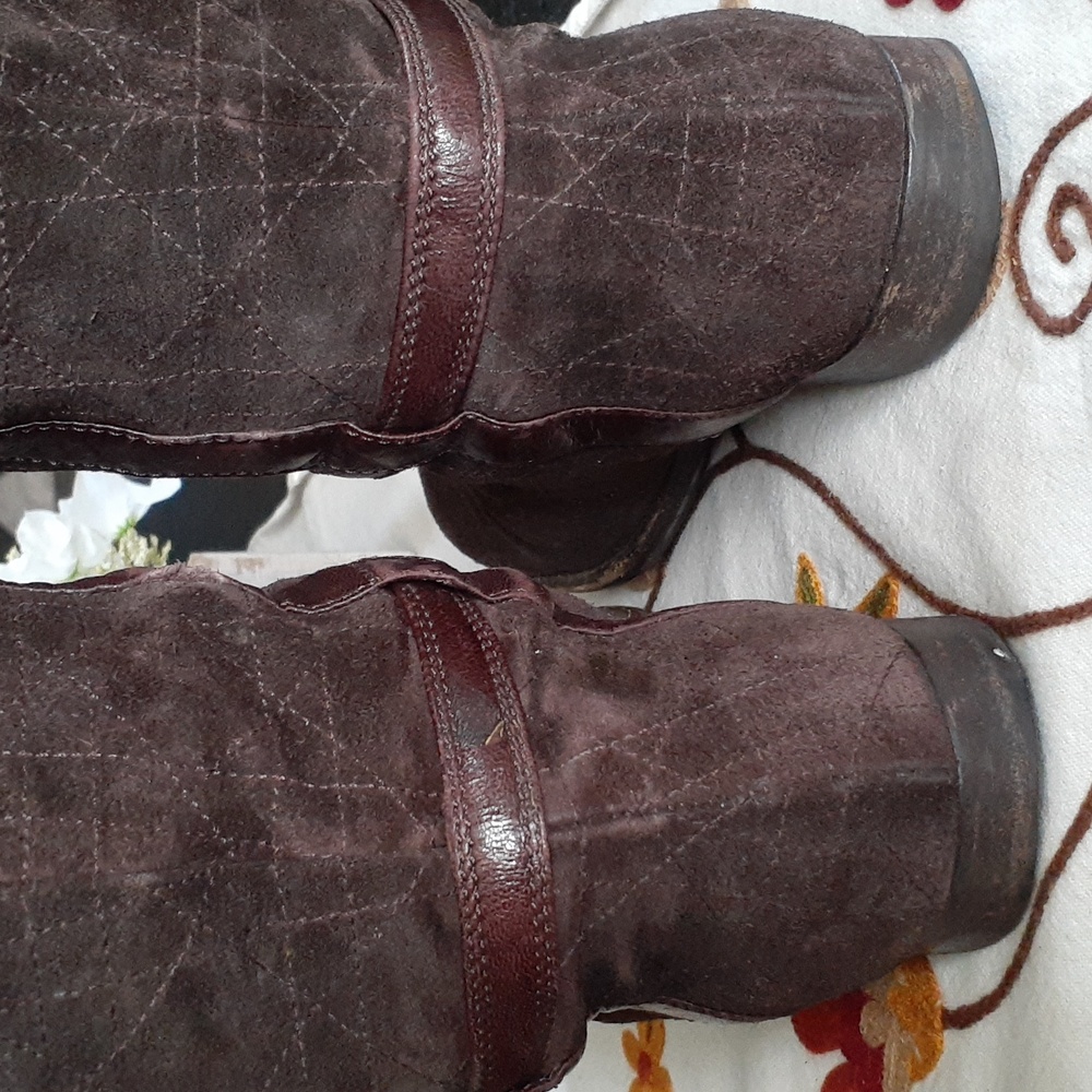 CHRISTIAN DIOR SUEDE BOOTS - Picture 7 of 15